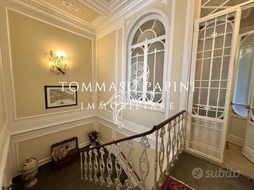 Appartamento di 388 m² con più di 5 locali a Firen