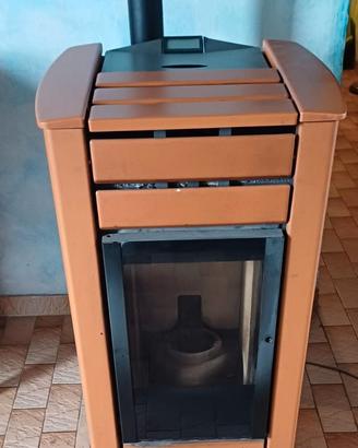 stufa  a pellet modello Anselmo cola