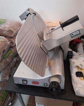 Affettatrice elettrica professionale lama 33 cm