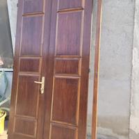 porta in legno massiccio con telaio