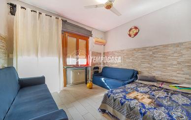 Luminoso trilocale all'ultimo piano con box auto e