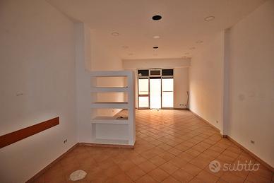 Bottega 39 mq in centro a Gravina di Catania