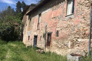 Arrone casale panoramico da ristrutturare