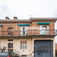 Porzione di casa con magazzino in centro a Casalgr