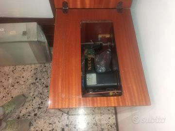 Macchina da Cucire Necchi Vintage