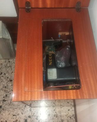Macchina da Cucire Necchi Vintage