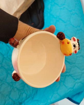 tazza per il latte in porcellana colorata in mucca