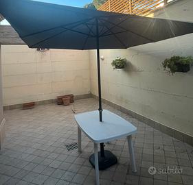 Ombrellone da giardino + tavolo