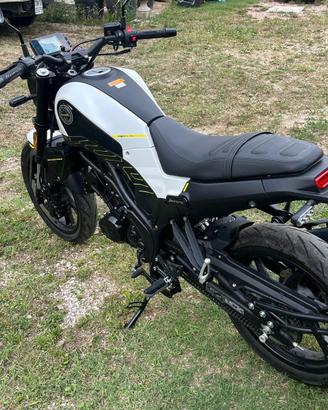 Benelli Leoncino 125