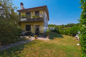 Villa Bifamiliare a Campagnano di Roma 5 locali