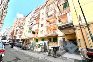 3 LOCALI A NAPOLI
