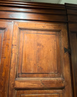 Armadio a due  ante in legno pregiato