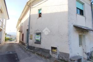 CASA SEMINDIPENDENTE A CERVARO