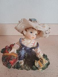 Statuetta vintage bimbo con cappello