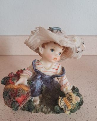 Statuetta vintage bimbo con cappello