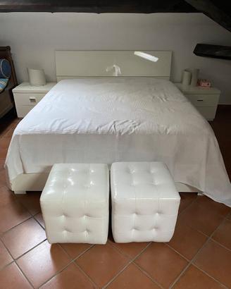 Cameretta completa con letto matrimoniale grande