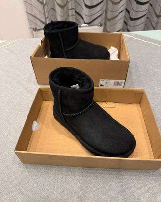 UGG mini classic nero