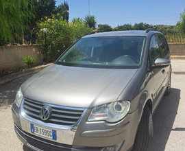 VOLKSWAGEN Touran - 2010