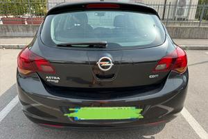 Opel Astra J 2011