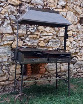 Barbecue a legna e carbone in ferro