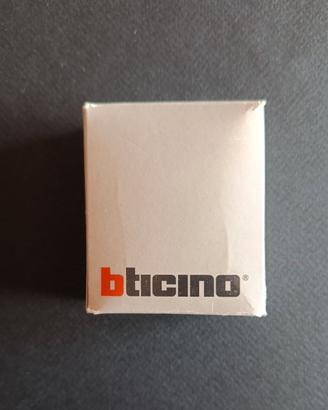 Regolatore di Luminosità con Deviatore BTicino