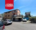 locale-commerciale-due-vetrine-fronte-strada
