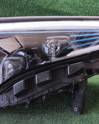 FARO ANTERIORE SINISTRO MERCEDES EQC Serie a293906
