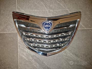 Griglia scudo lancia ypsilon dal 2011 5 porte