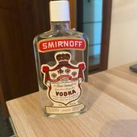 Bottiglia smirnoff vodka