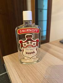Bottiglia smirnoff vodka