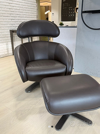 poltrona in pelle con pouff