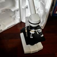 Microscopio biologioco professionale