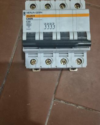 Interruttore magnetotermico 4 poli