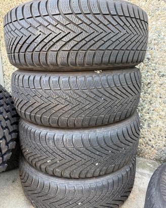 Gomme 205 55 16 invernali Pirelli