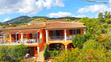 Quadrilocale con doppi servizi e due posti auto