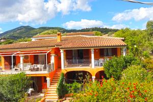 Quadrilocale con doppi servizi e due posti auto