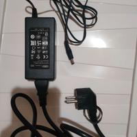 Alimentatore 12V 2A attacco rotondo