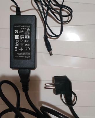 Alimentatore 12V 2A attacco rotondo