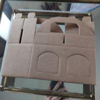 Scatole in cartone portavasetti confetture.