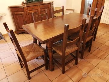 Tavolo in noce con sei sedie