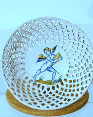 Crespina traforata in maiolica - 16th century