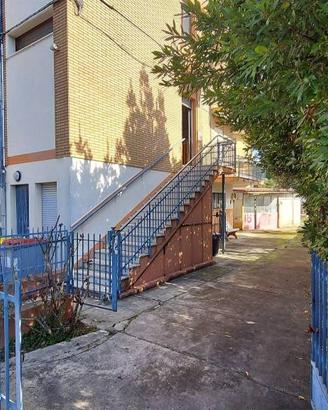 PANTANO BIFAMILIARE AMPIO GIARDINO MANSARDA TERRAZ