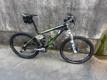 Mountain Bike TREK muscolare.