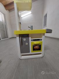 Cucina giocattolo con accessori