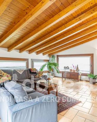Villa di 150 m² con 5 locali e box auto a Gavardo