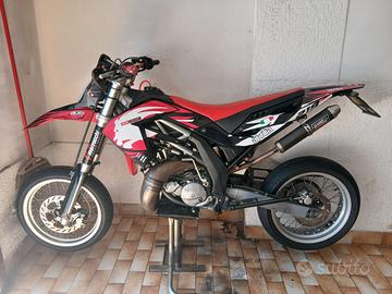 Moto  Aprilia MX 125 Motard.