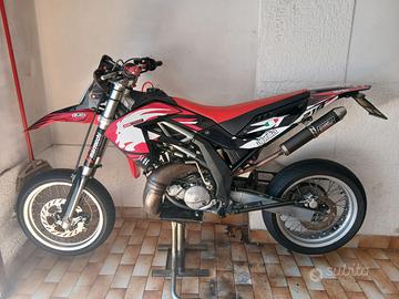 Moto  Aprilia MX 125 Motard.