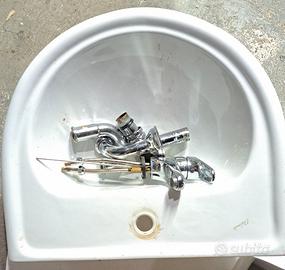 Lavandino sospeso Dolomite con miscelatore