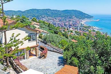 Villa di 202 m² con 5 locali e box auto a Andora