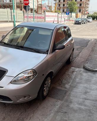 Lancia Ypsilon 1.3 multijet momo design